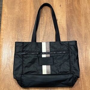 Aloha Collection Go-To Tote - Le Voyageur -
Caffe on Black Tote Bag